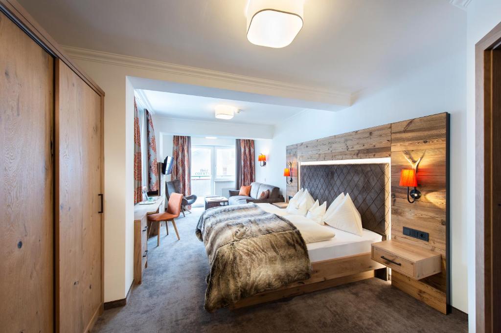 Postel nebo postele na pokoji v ubytování Hotel Zehnerkar & Hotel Obertauern