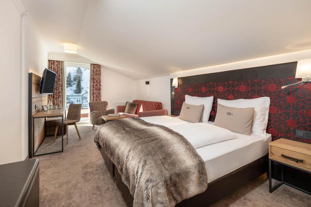 Postel nebo postele na pokoji v ubytování Hotel Zehnerkar & Hotel Obertauern