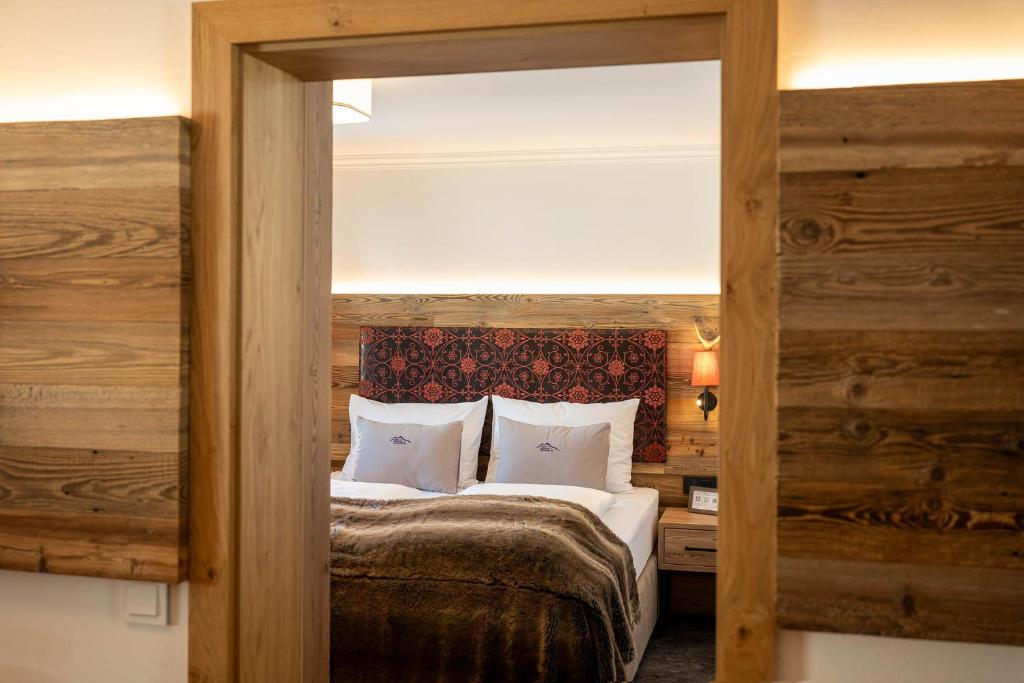Postel nebo postele na pokoji v ubytování Hotel Zehnerkar & Hotel Obertauern