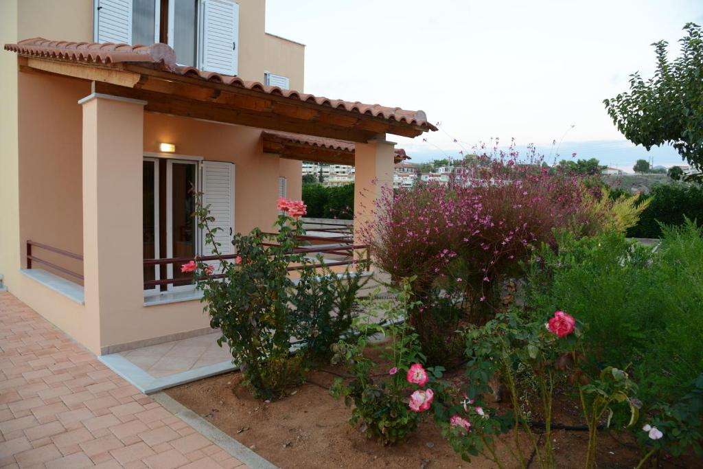 Vonkajšia záhrada v ubytovaní Maria's Filoxenia Suites