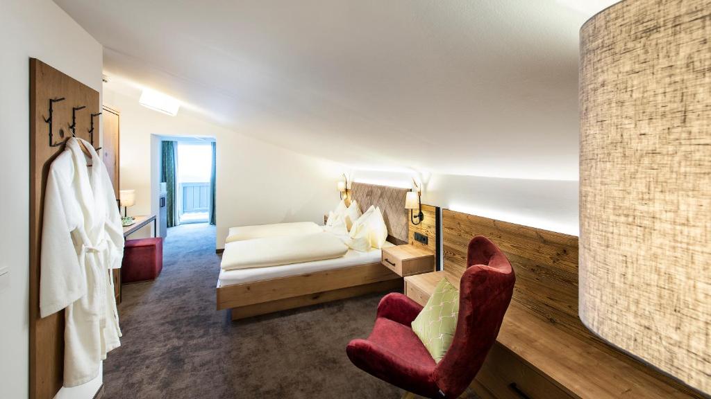 Postel nebo postele na pokoji v ubytování Hotel Zehnerkar & Hotel Obertauern