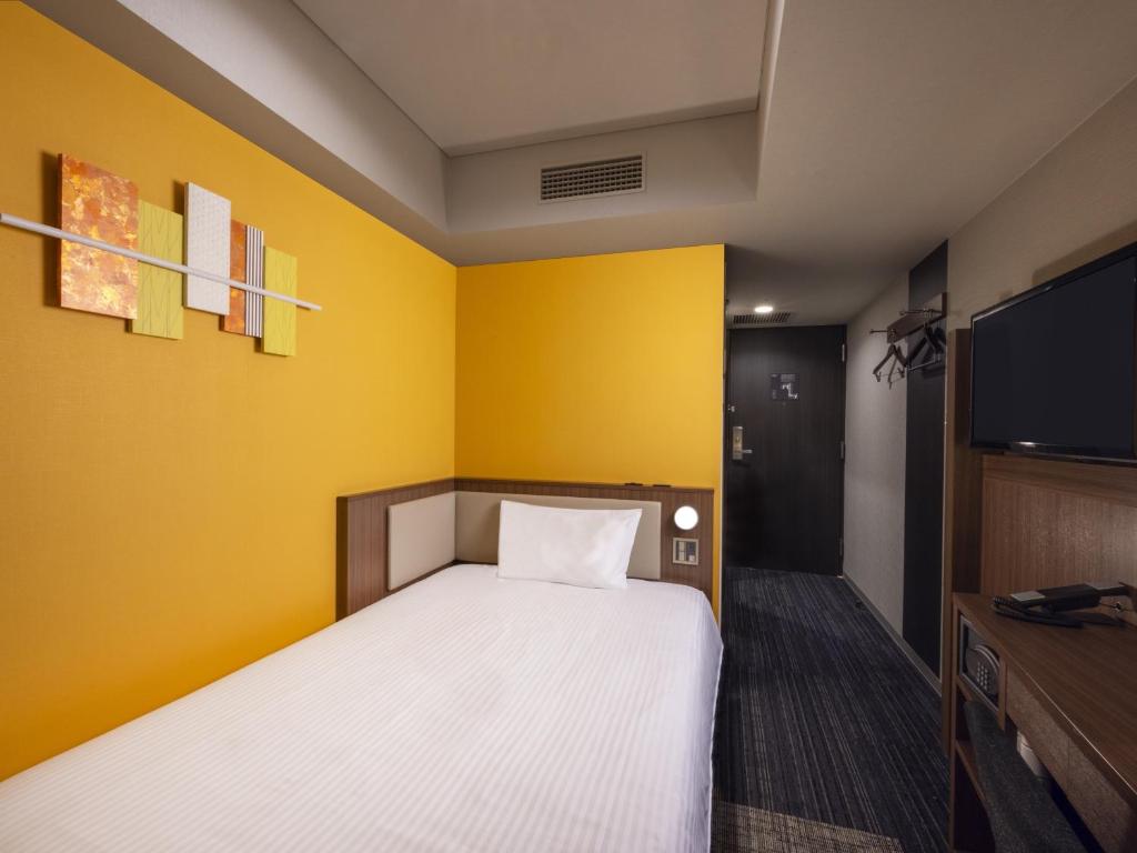Postel nebo postele na pokoji v ubytování ibis Styles Kyoto Shijo