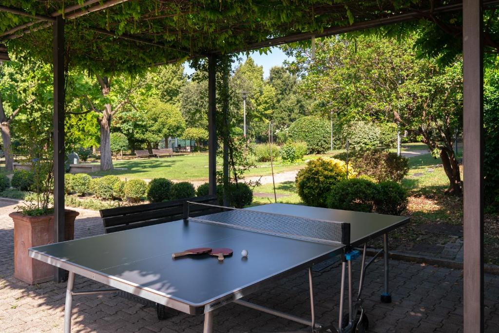 Pingue-pongue em Domus Pacis Assisi ou nos arredores