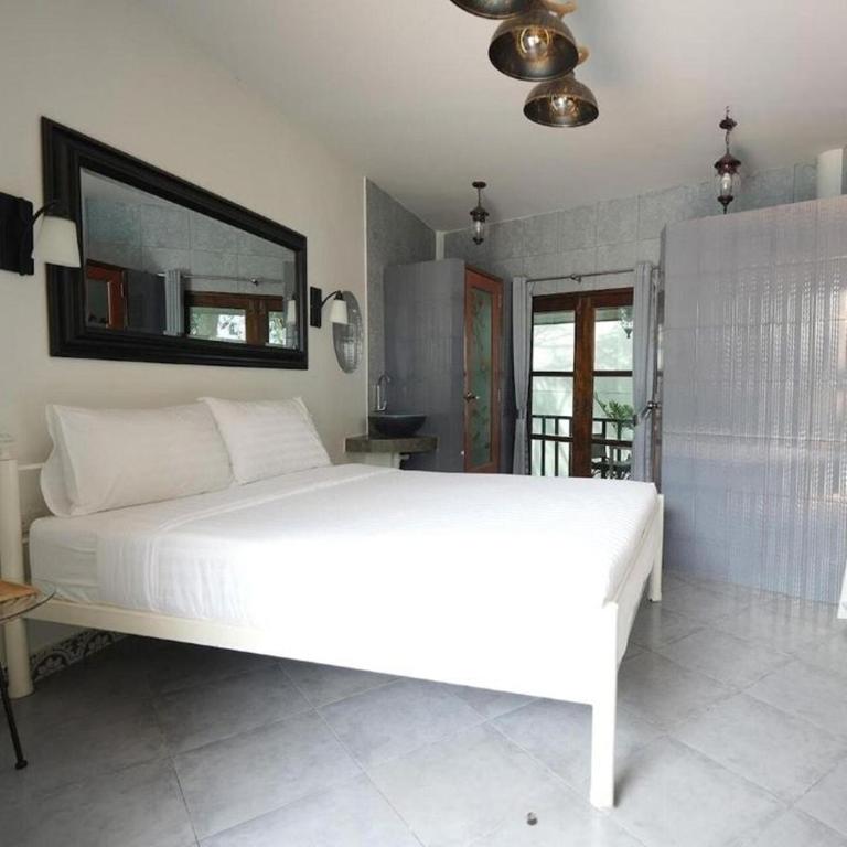 River Kwai Kiri Resort - Deluxe Quadruple Room