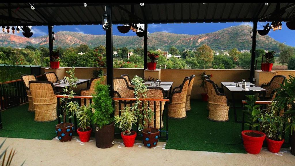 Hotel Hallmark - Housity