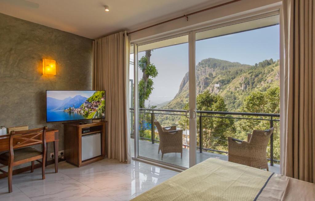 Nespecifikovaný výhled na hory nebo výhled na hory při pohledu z hotelu