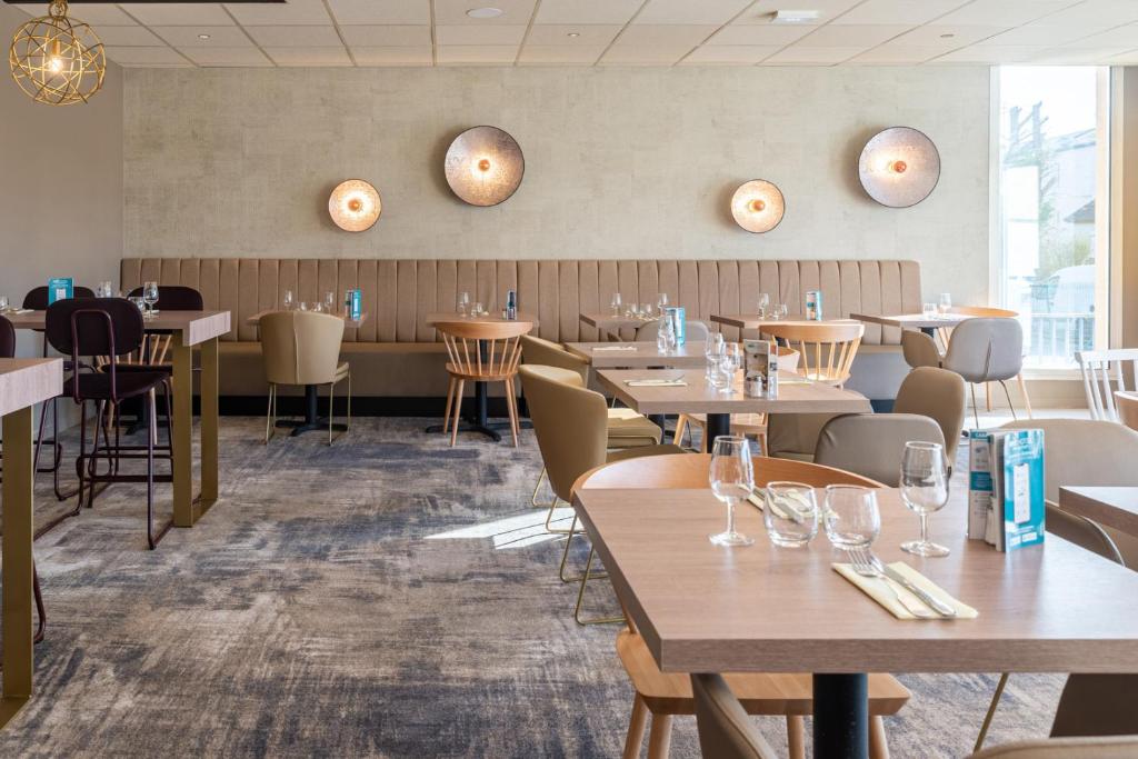Posezení v ubytování Brit Hotel Orléans St Jean de Braye - L'Antarès