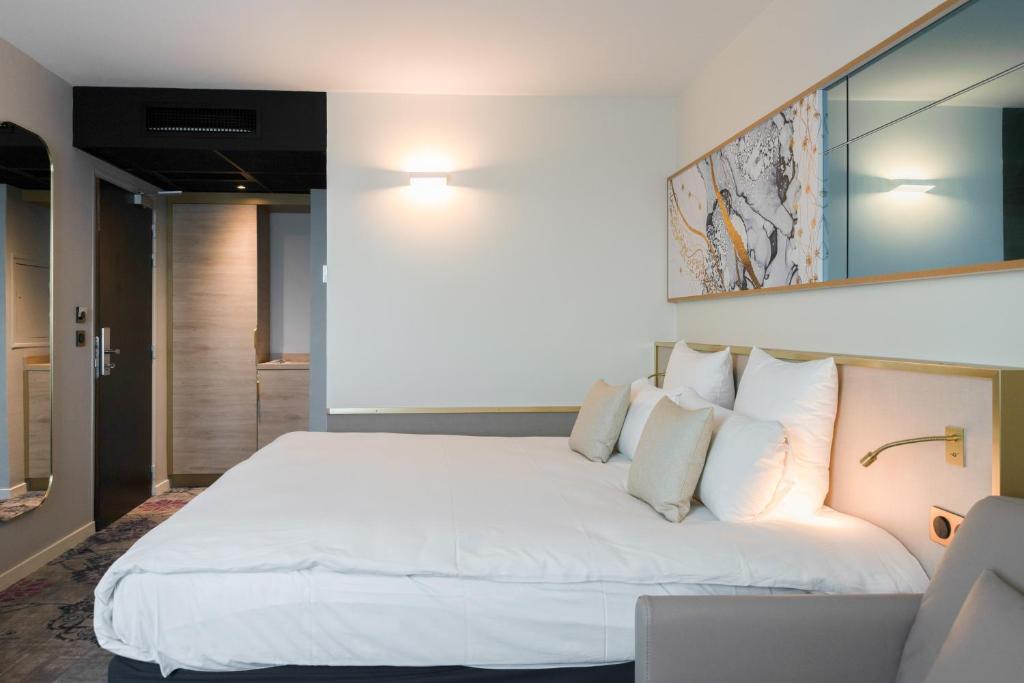 Postel nebo postele na pokoji v ubytování Brit Hotel Orléans St Jean de Braye - L'Antarès