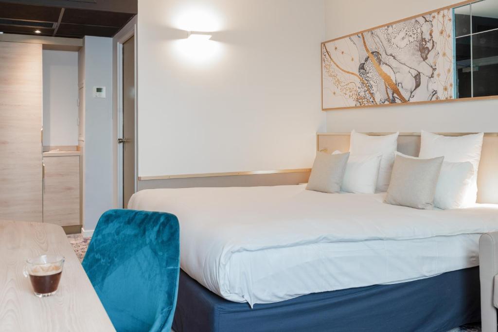 Postel nebo postele na pokoji v ubytování Brit Hotel Orléans St Jean de Braye - L'Antarès