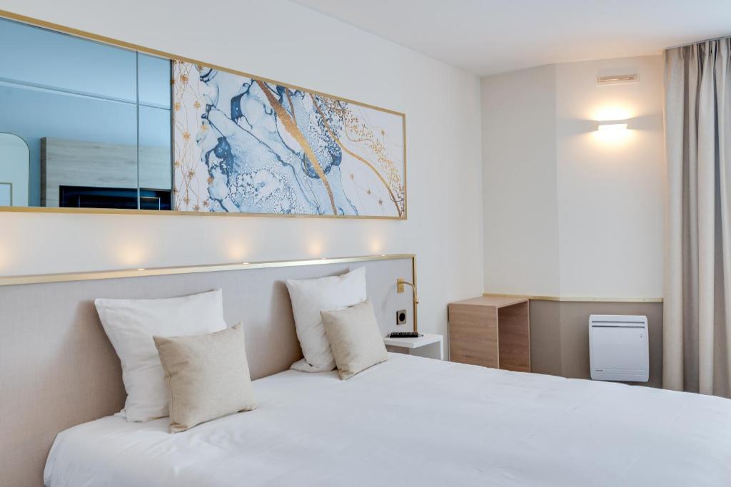 Postel nebo postele na pokoji v ubytování Brit Hotel Orléans St Jean de Braye - L'Antarès