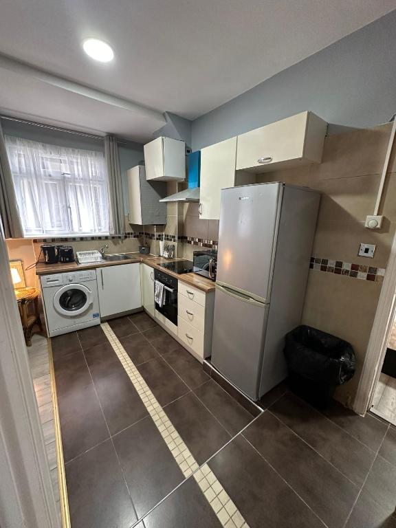 Kuchyň nebo kuchyňský kout v ubytování Central London - ground floor 2 bedrooms apartment