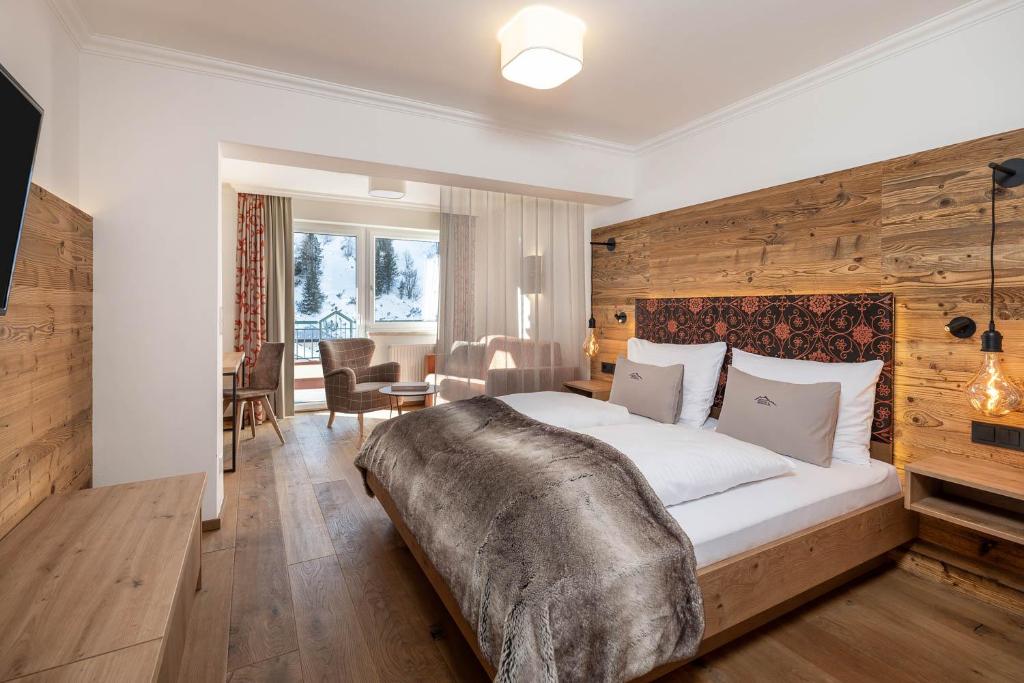 Postel nebo postele na pokoji v ubytování Hotel Zehnerkar & Hotel Obertauern