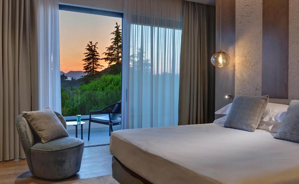Postel nebo postele na pokoji v ubytování Hotel Terme Neroniane