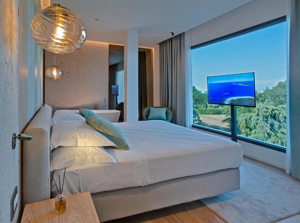 Postel nebo postele na pokoji v ubytování Hotel Terme Neroniane