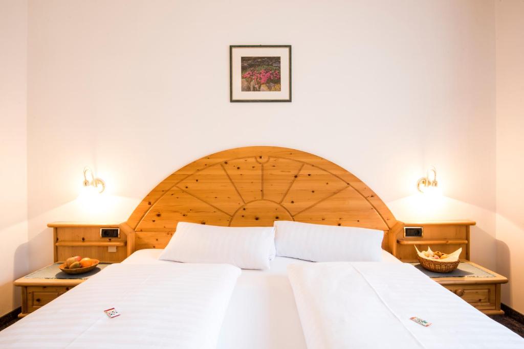 Postel nebo postele na pokoji v ubytování Hotel Föhrenhof