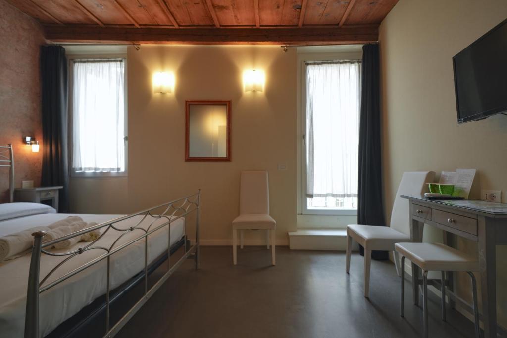Postel nebo postele na pokoji v ubytování Palazzo di Giulietta - Juliet's Palace Verona