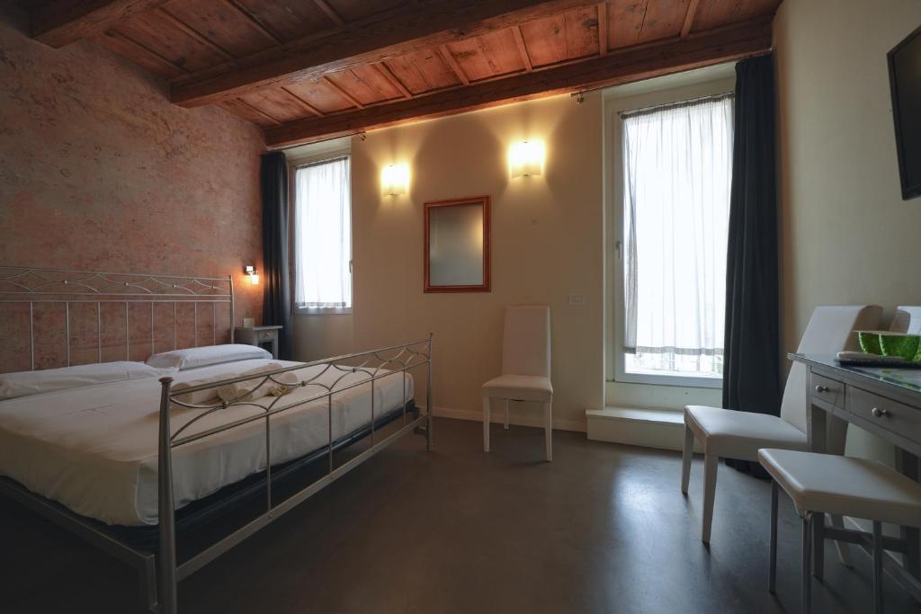 Postel nebo postele na pokoji v ubytování Palazzo di Giulietta - Juliet's Palace Verona