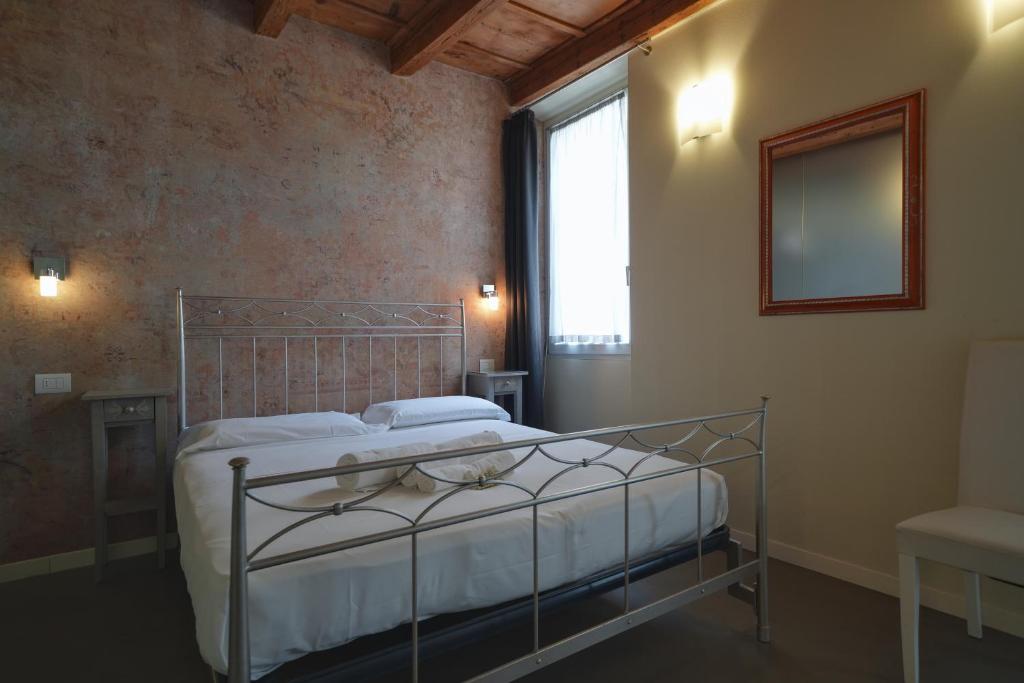 Postel nebo postele na pokoji v ubytování Palazzo di Giulietta - Juliet's Palace Verona