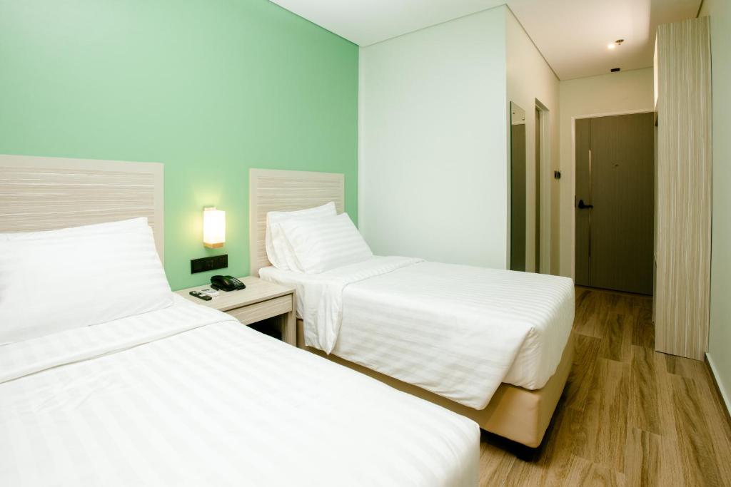 Postel nebo postele na pokoji v ubytování Hamersons Hotel CDO