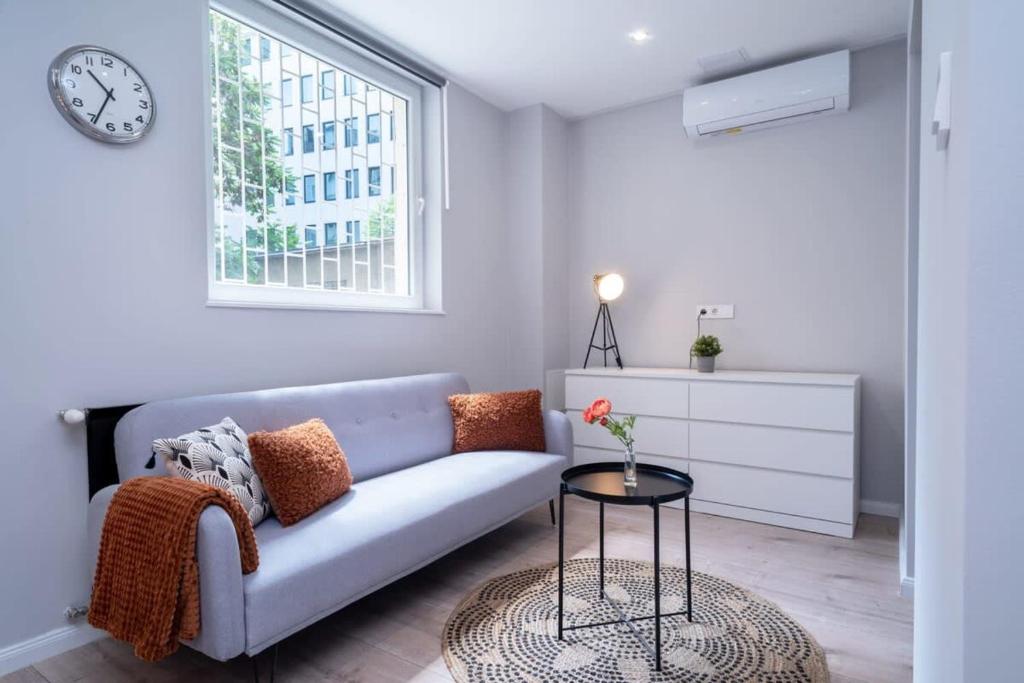 Super Central NEW apartment with air conditioning 1075 Budapest, Madách Imre út 5 kép - 1