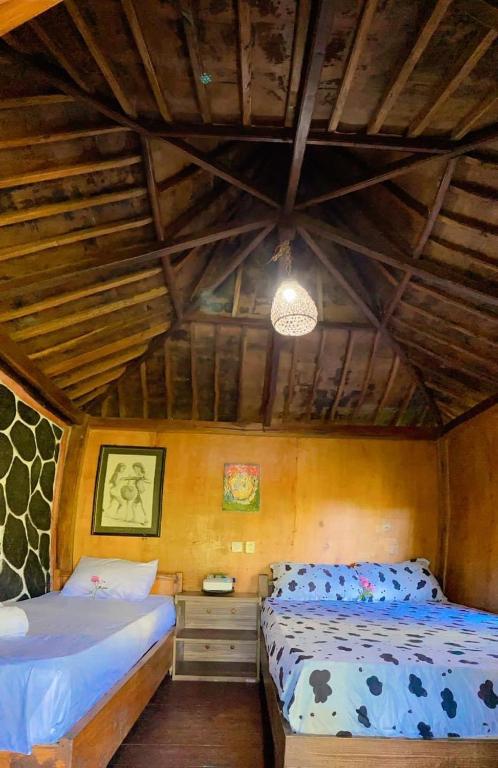 Postel nebo postele na pokoji v ubytování Sky garden Lombok