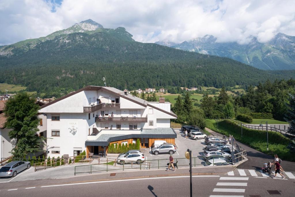 Nespecifikovaný výhled na hory nebo výhled na hory při pohledu z aparthotelu