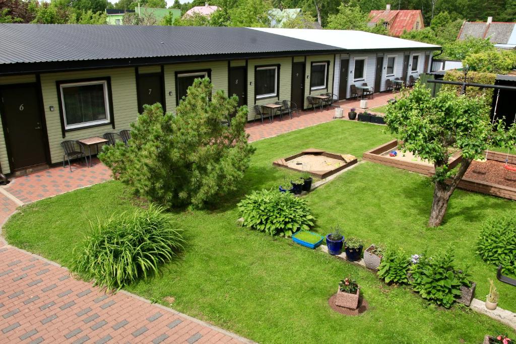 Vrt pred nastanitvijo Guesthouse Männiku