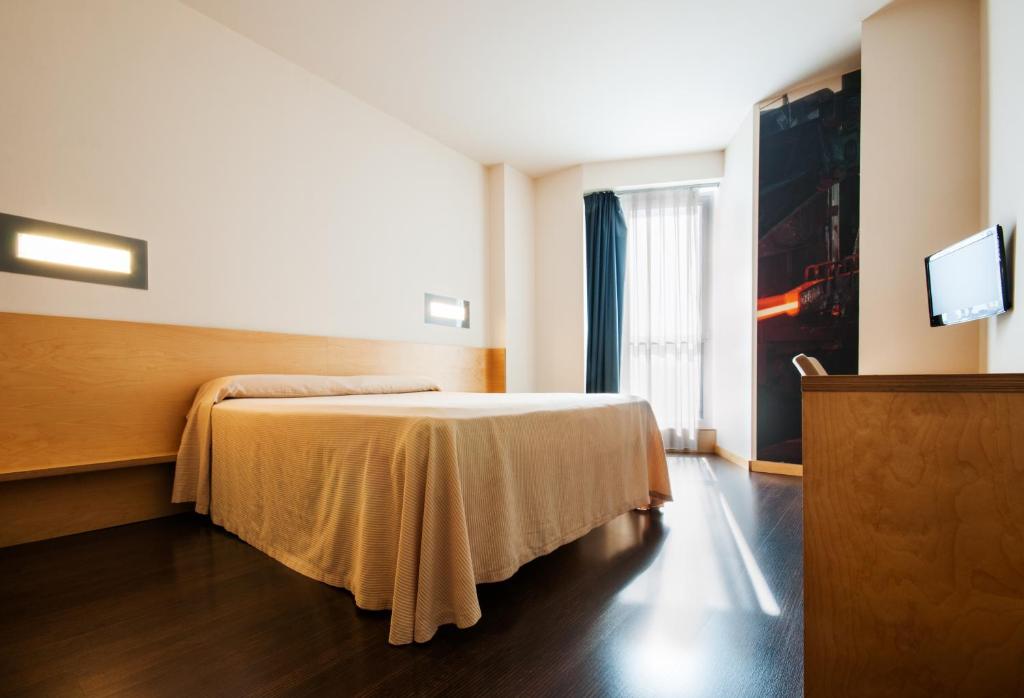 Gobeo Park - Habitación Doble O Gemela Con Cama Extra