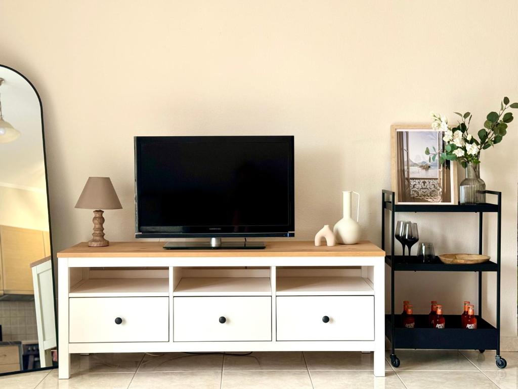 TV a/nebo společenská místnost v ubytování Gemütliche Wohnung mit Balkon