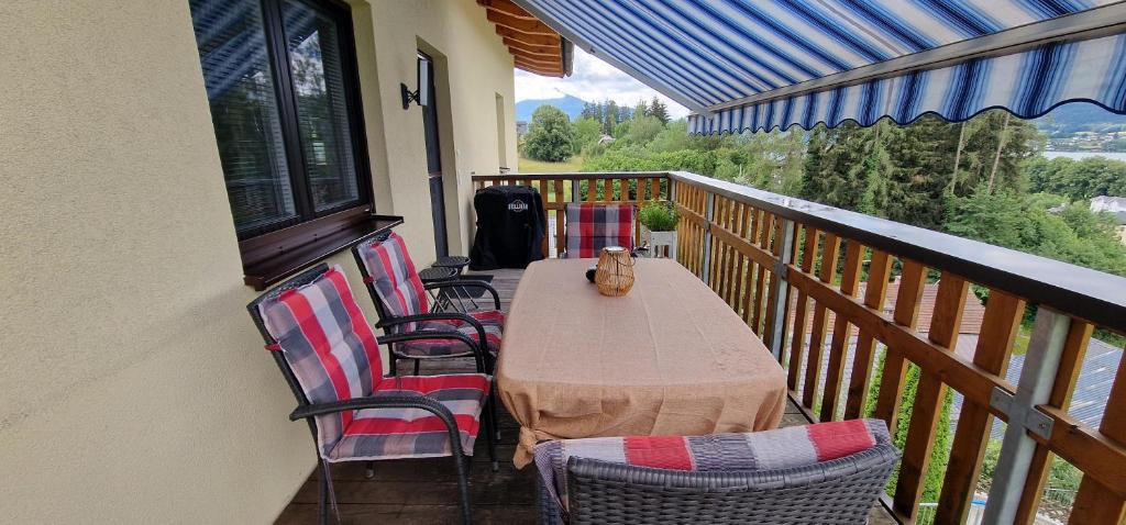 A balcony or terrace at Ferienwohnung am Mondsee