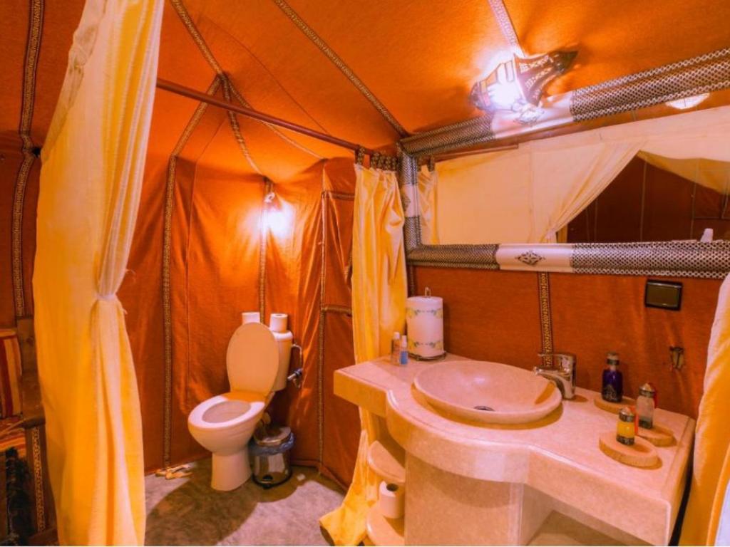 Koupelna v ubytování Sahara Family Luxury Camp