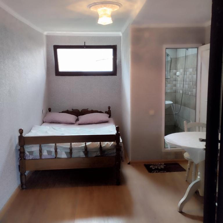 A bed or beds in a room at GUEST HOUSE NATA CHAVCHAVADZE ST.25
