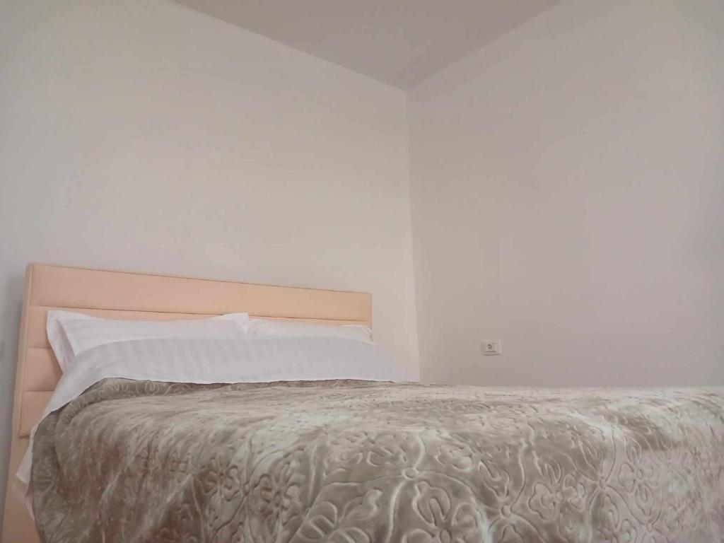 Postel nebo postele na pokoji v ubytování Bujtina Dalmacia