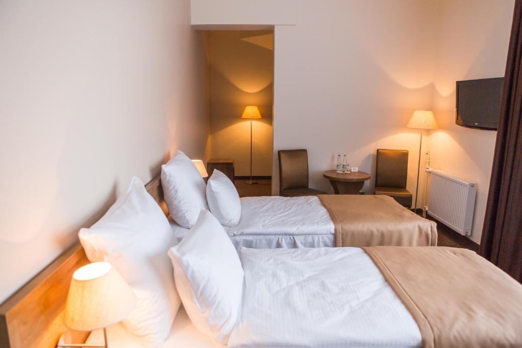 Postel nebo postele na pokoji v ubytování Hotel Gem