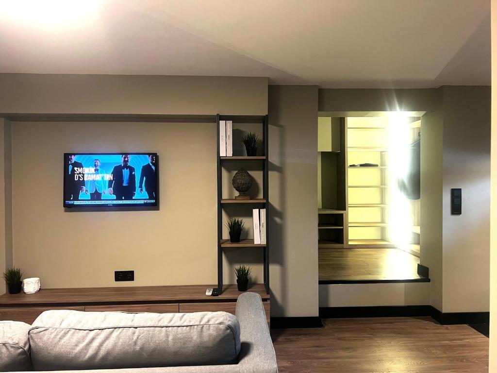 A television and/or entertainment centre at Cityloft 36