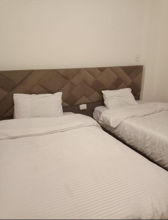 Postel nebo postele na pokoji v ubytování For rent Furnished Hotel Apartment B6