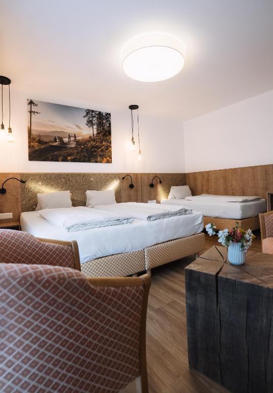 Postel nebo postele na pokoji v ubytování Hotel Zur Post
