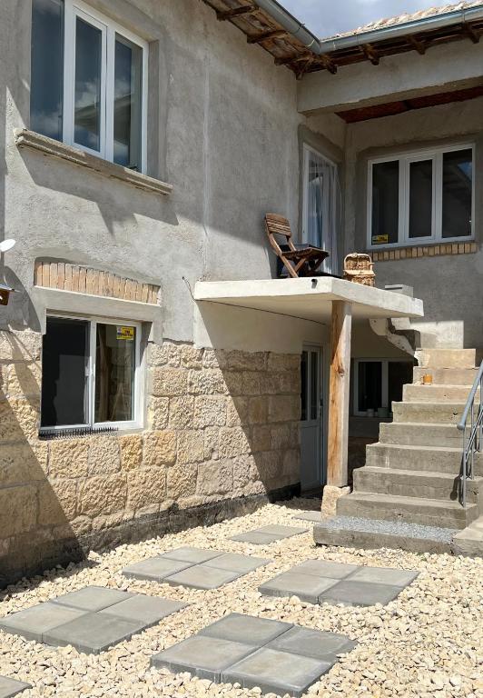 Het gebouw waarin de homestay zich bevindt