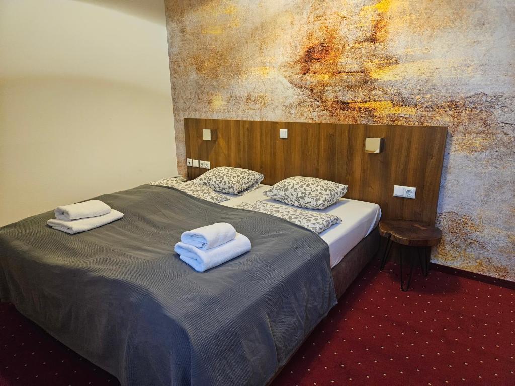 Postel nebo postele na pokoji v ubytování Hotel Klimt