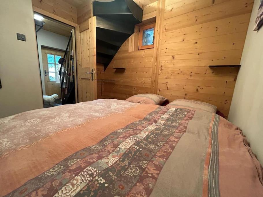 Postel nebo postele na pokoji v ubytování Cosy chalet - Renovated and charming