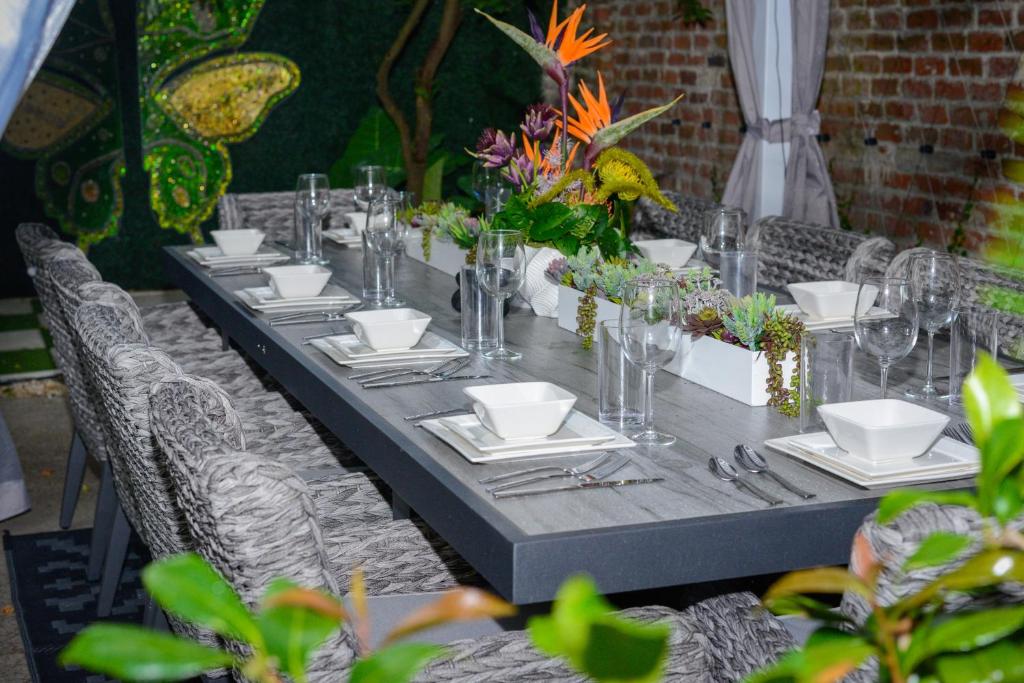 Five BR - Sleeps 10! Steps from French Quarter photo
