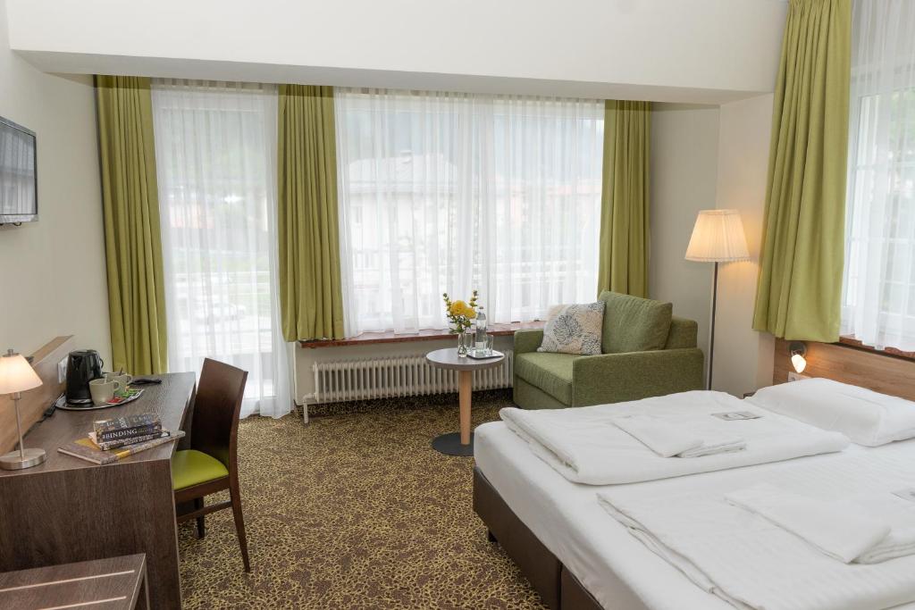 Postel nebo postele na pokoji v ubytování Hotel Lindenhof