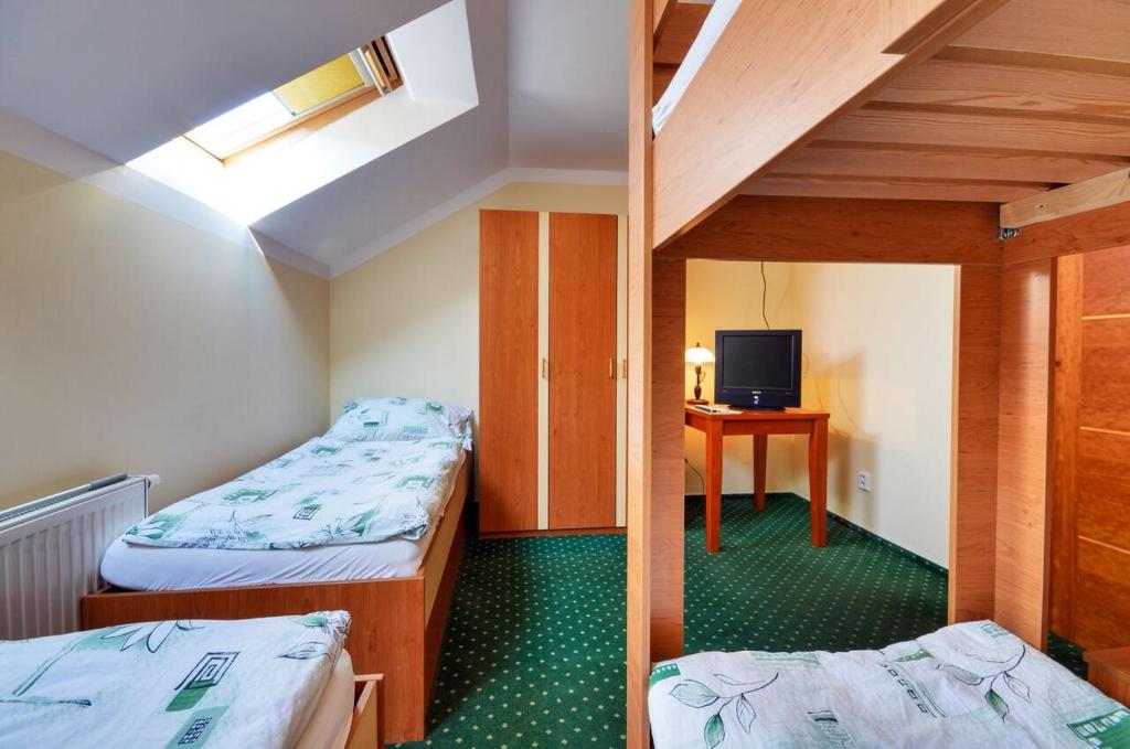 Restaurace a penzion Kamenec - Economy Vierpersoonskamer Met Gedeelde Badkamer