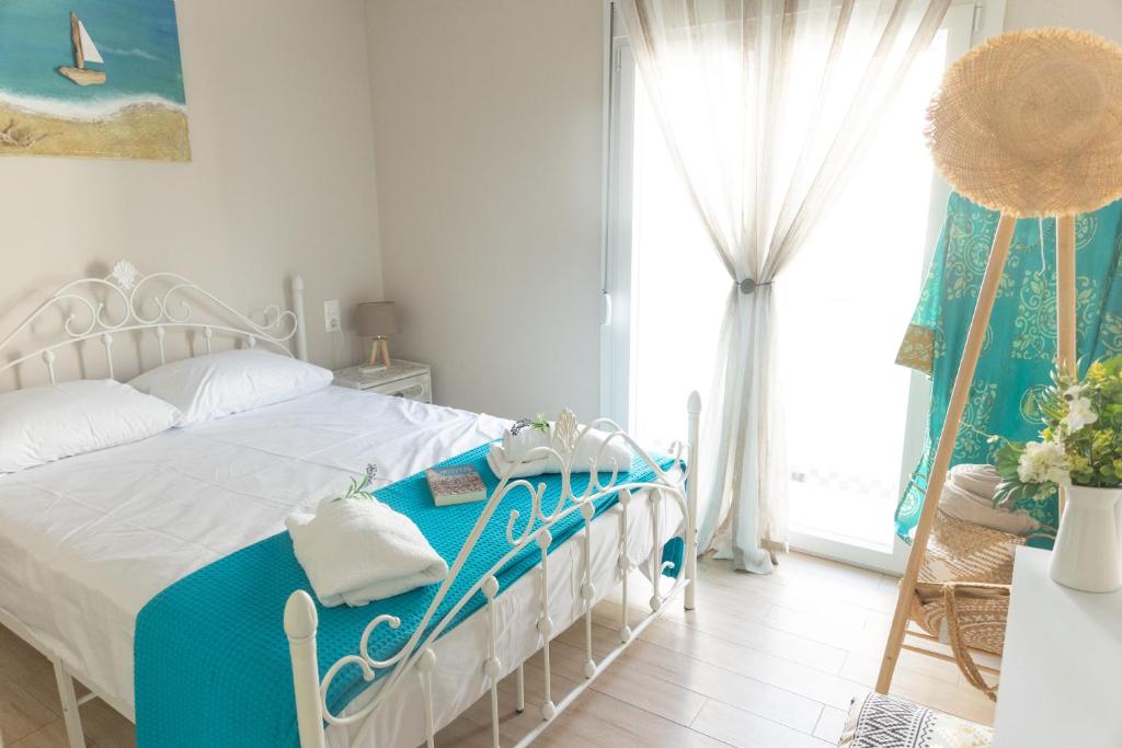 Postel nebo postele na pokoji v ubytování Pappous Adreas
