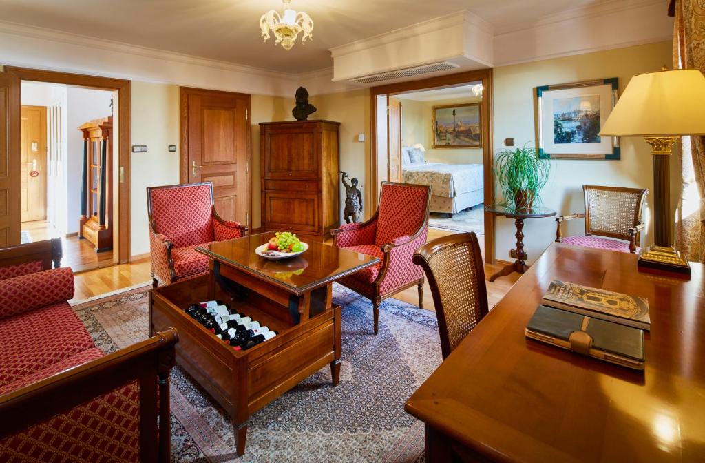 Golden Well - Resim 9