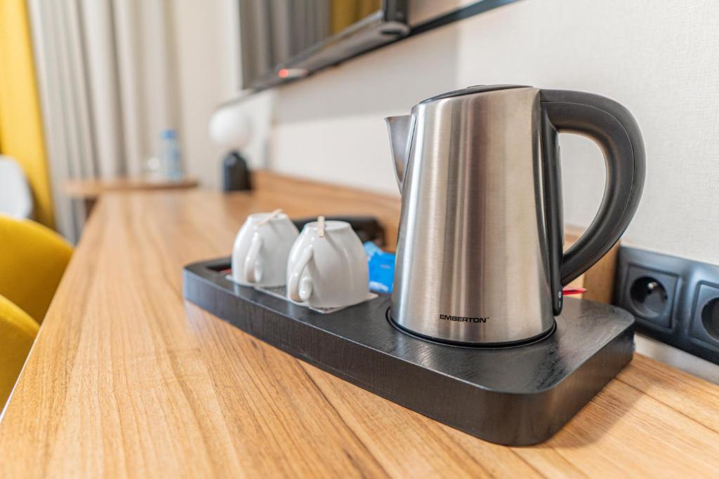 Příslušenství pro přípravu čaje a kávy v ubytování Tulip Hotels - Wroclaw Centre