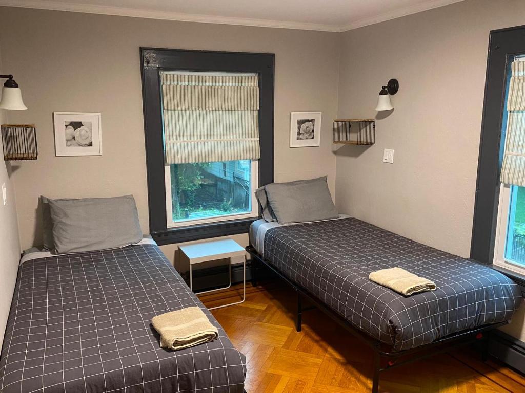 GuestHouse - Twin Room With Shared Bathroom