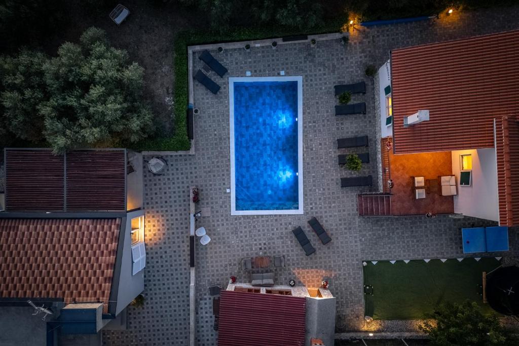 Bazén v ubytovaní Villa Divinus alebo v jeho blízkosti