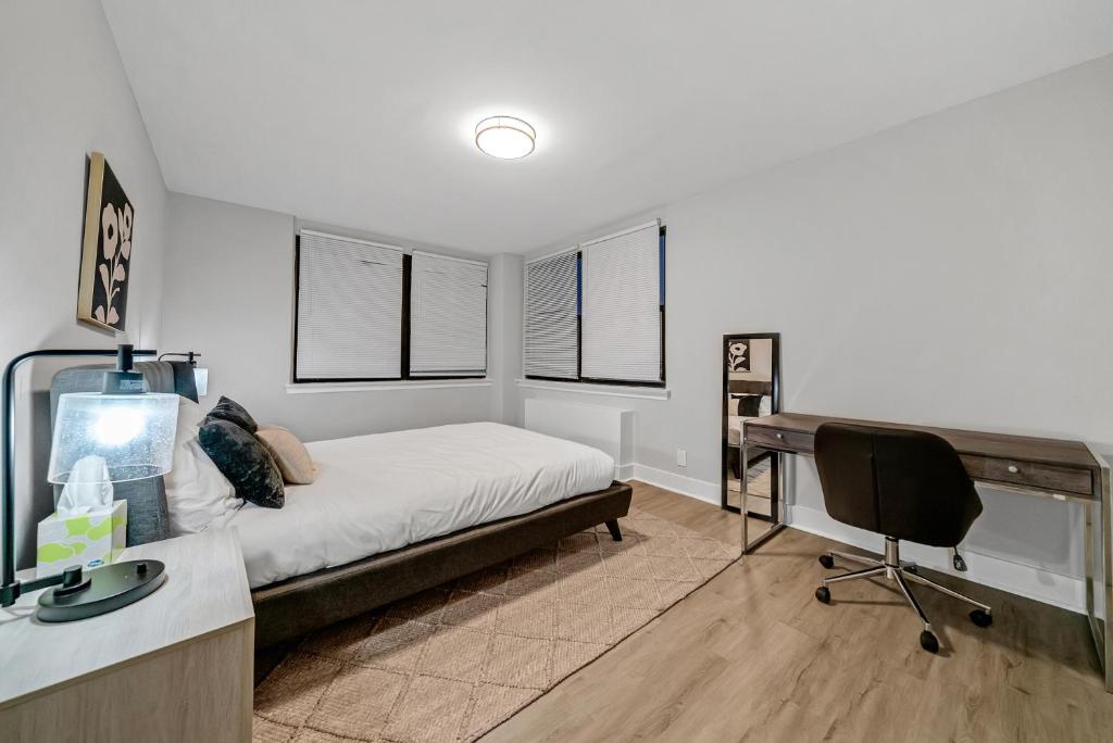 a bedroom with a bed and a desk with a computer at Avenue A821 I Cozy And Comfy Philadelphia Stay in Philadelphia
