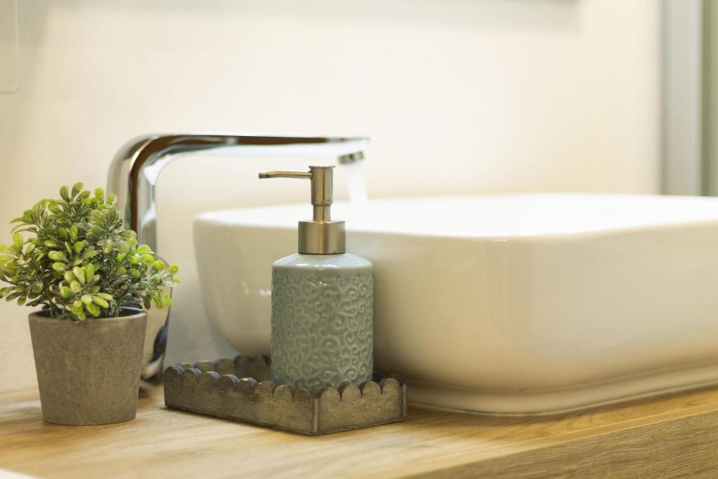 BNB La Piccola - Free Parking - Resim 10